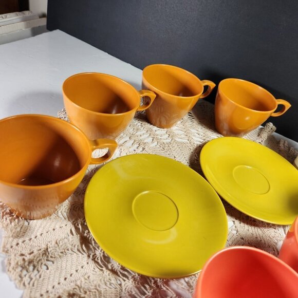 Vintage Melmac Dinnerware & Rainboware Lot of 10 Various Colours Made in Canada - Picture 8 of 11